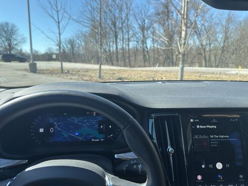 Used 2024 Volvo S60 B5 Core image 10