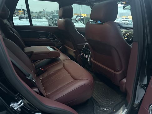 Used 2025 Land Rover Range Rover SE image 14