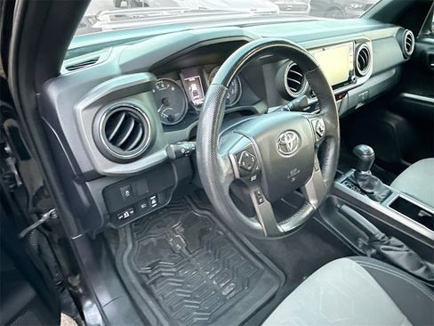 Used 2021 Toyota Tacoma TRD Sport image 10