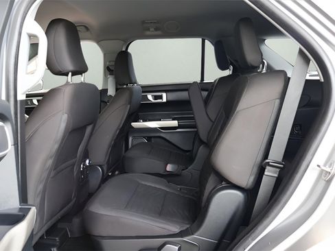 Used 2021 Ford Explorer XLT image 14