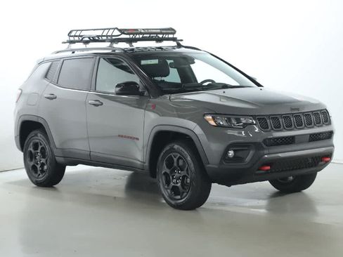 Used 2023 Jeep Compass Trailhawk w/ Trailhawk Convenience Group AWD/4WD image 9
