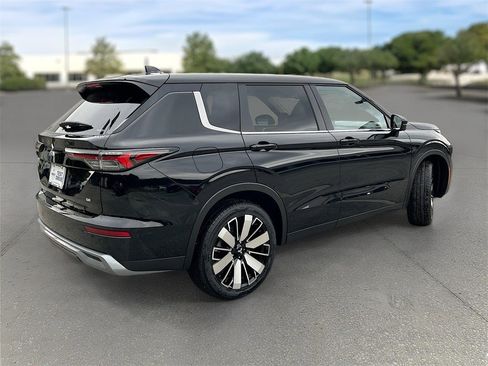 New 2025 Mitsubishi Outlander SE image 6
