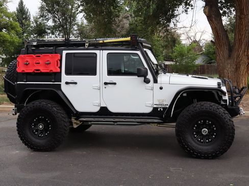 Used 2013 Jeep Wrangler Unlimited Sahara AWD/4WD image 3
