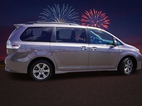 Used 2019 Toyota Sienna SE Premium w/ Carpet Mat Package AWD/4WD image 4