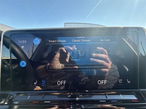 Used 2024 Volkswagen Atlas SE image 18