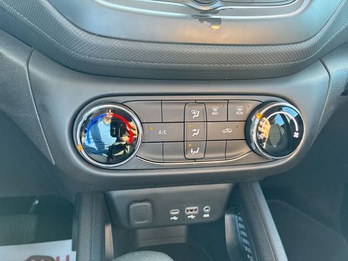 Used 2023 Chevrolet TrailBlazer LS FWD image 16
