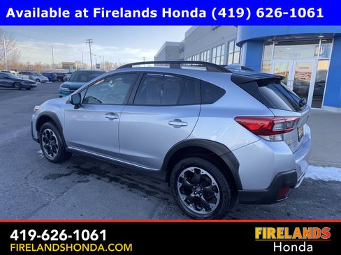 Used 2023 Subaru Crosstrek 2.0i Premium image 3