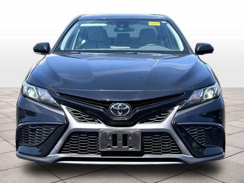 Used 2022 Toyota Camry SE FWD image 2