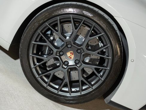 Used 2025 Porsche 911 Carrera GTS RWD image 11
