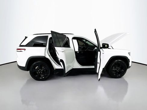 Used 2023 Jeep Grand Cherokee Altitude AWD/4WD image 22