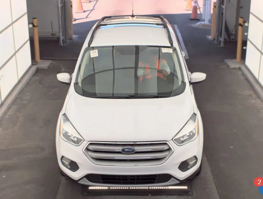 Used 2018 Ford Escape SE w/ SE Sync 3 Package FWD image 3