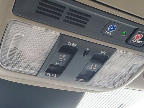 Used 2023 Honda Odyssey Elite image 25