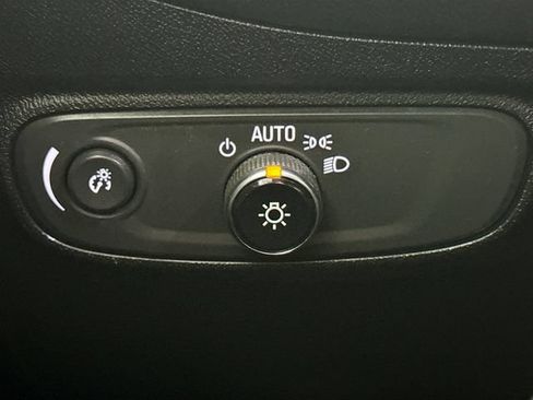 Used 2018 Chevrolet Equinox LT AWD/4WD image 11