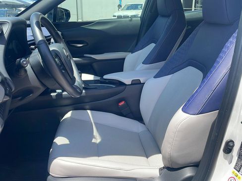 Used 2019 Lexus UX 200 w/ Premium Package FWD image 5
