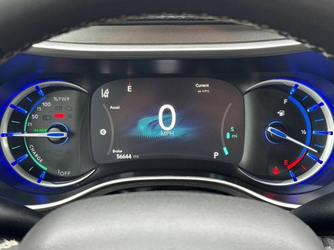 Used 2023 Chrysler Pacifica Touring-L FWD image 26