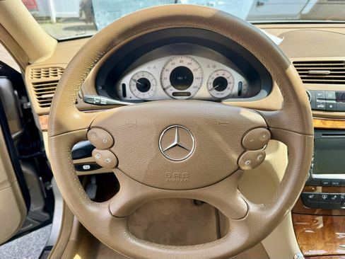 Used 2008 Mercedes-Benz E 350 4MATIC Sedan image 13