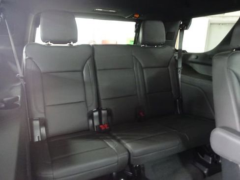 Used 2023 Chevrolet Tahoe Z71 w/ Luxury Package AWD/4WD image 29