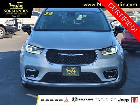 Certified 2024 Chrysler Pacifica Touring-L FWD image 2