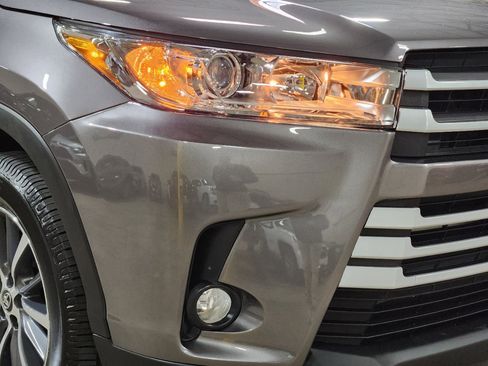 Used 2019 Toyota Highlander XLE image 14