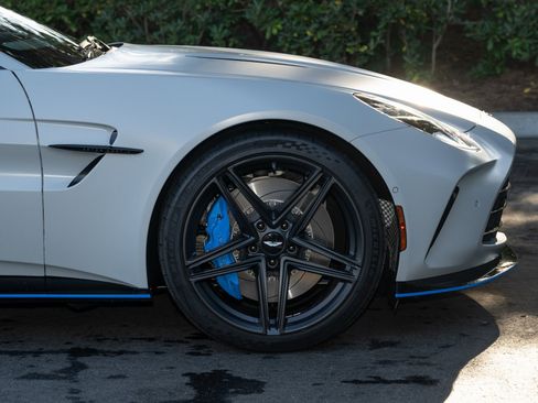 Used 2025 Aston Martin V8 Vantage Coupe image 23