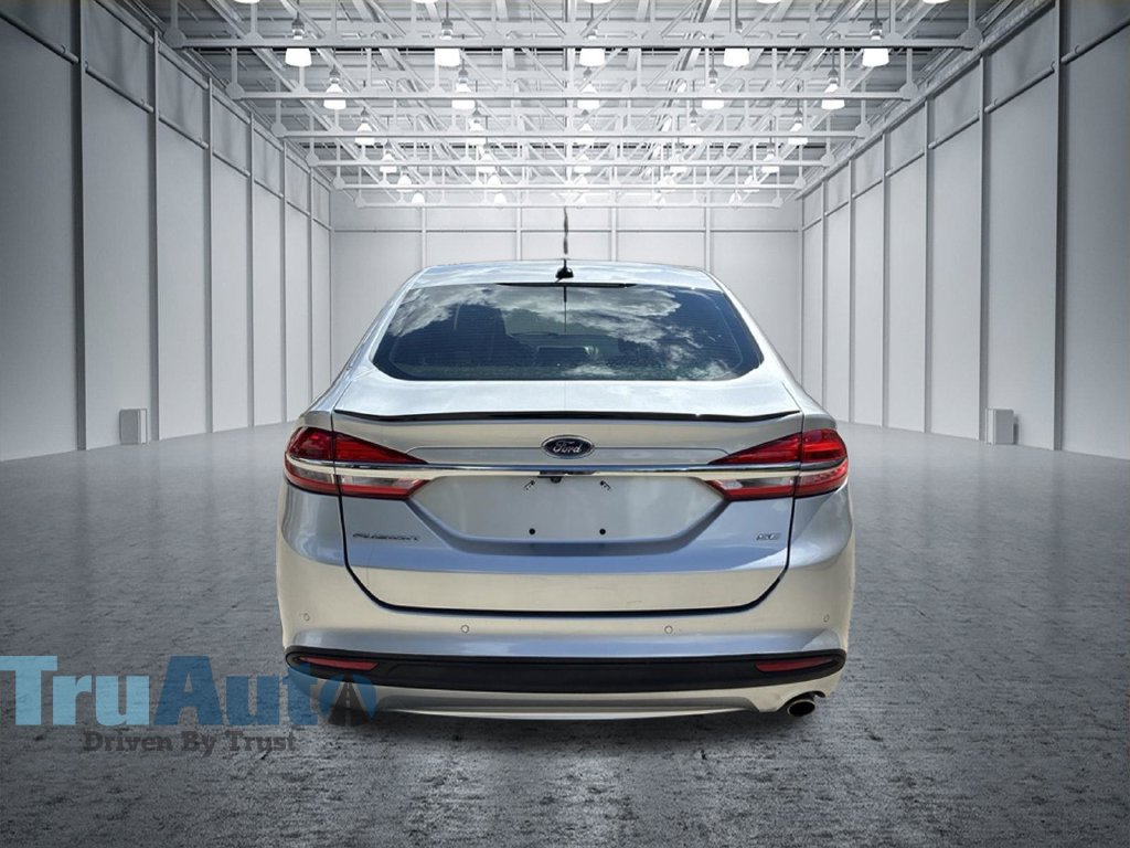 Used 2018 Ford Fusion SE w/ Fusion SE Technology Package FWD image 7