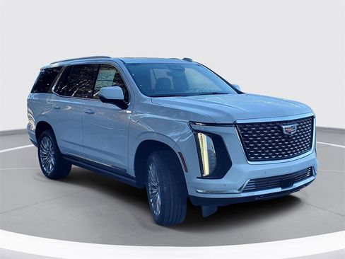 New 2026 Cadillac Escalade Luxury w/ LPO, Floor Liner Package image 2