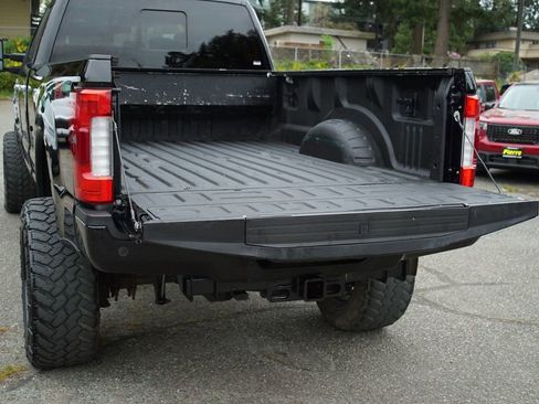 Used 2017 Ford F350 Platinum w/ FX4 Off-Road Package AWD/4WD image 33