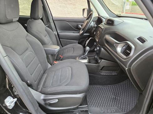 Used 2022 Jeep Renegade Latitude w/ Convenience Group AWD/4WD image 19