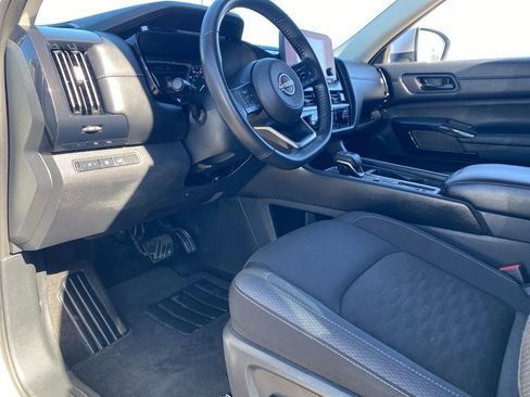 Used 2025 Nissan Pathfinder SV image 21