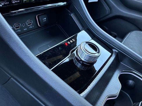 New 2025 Jeep Grand Cherokee Altitude image 24