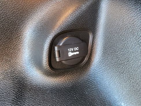 Used 2019 Jeep Cherokee Limited FWD image 13
