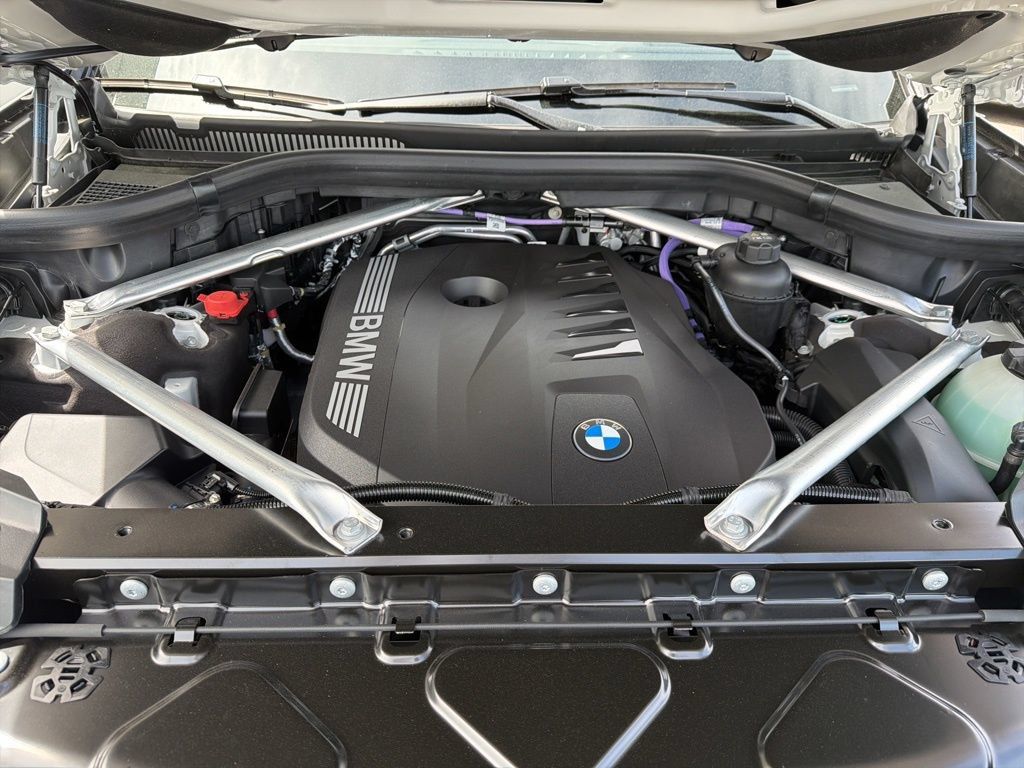New 2026 BMW X7 xDrive40i w/ M Sport Package AWD/4WD image 13