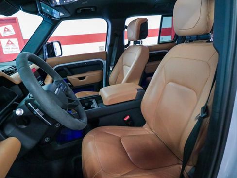 Used 2023 Land Rover Defender 110 V8 image 11