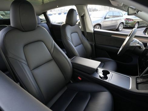 Used 2023 Tesla Model Y Long Range image 35