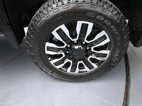 New 2026 GMC Sierra 2500 Denali Ultimate w/ LPO, Black Badging Package image 13