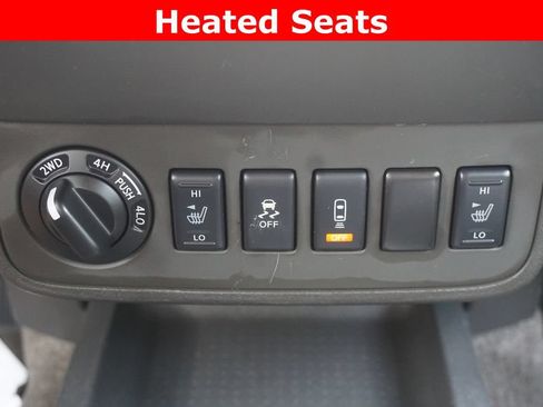 Used 2015 Nissan Frontier SV w/ SV Value Truck Package AWD/4WD image 7