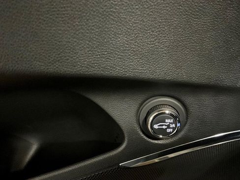 Used 2024 Buick Enclave Avenir image 34