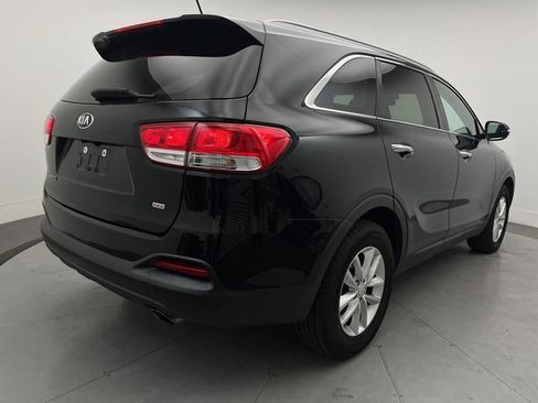 Used 2017 Kia Sorento LX image 11