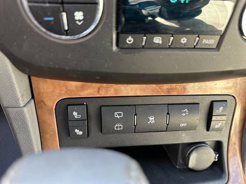 Used 2011 Buick Enclave CXL image 26