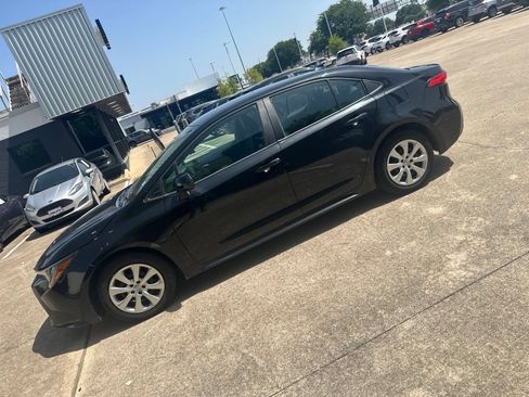 Used 2021 Toyota Corolla LE FWD image 4