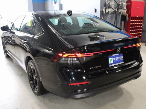 Used 2025 Honda Accord SE image 37