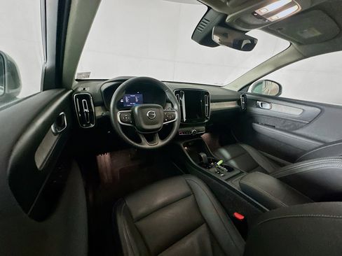 Used 2025 Volvo XC40 B5 Core image 18