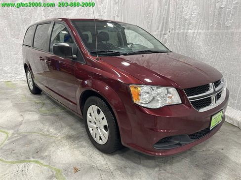 Used 2018 Dodge Grand Caravan SE w/ UConnect Hands-Free Group image 2