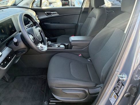 Used 2025 Kia Sportage LX image 10