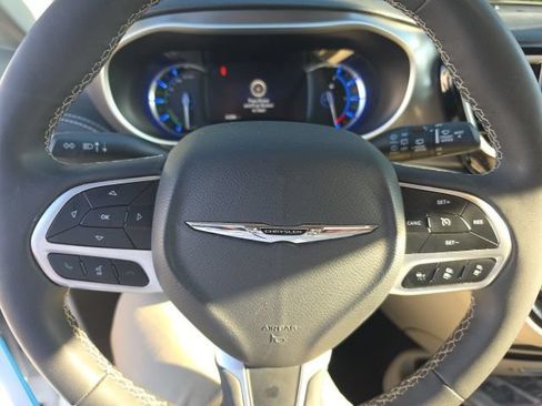 Used 2022 Chrysler Pacifica Touring-L FWD image 6