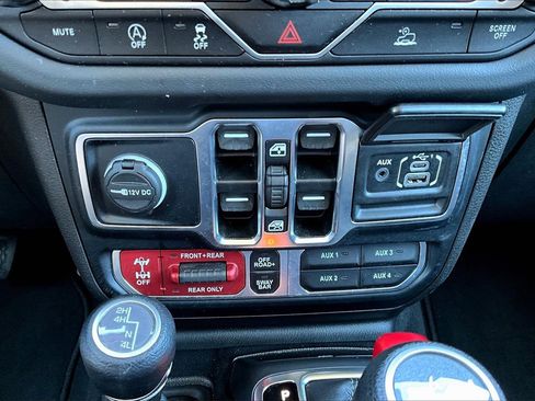 Used 2024 Jeep Wrangler Unlimited Rubicon image 15