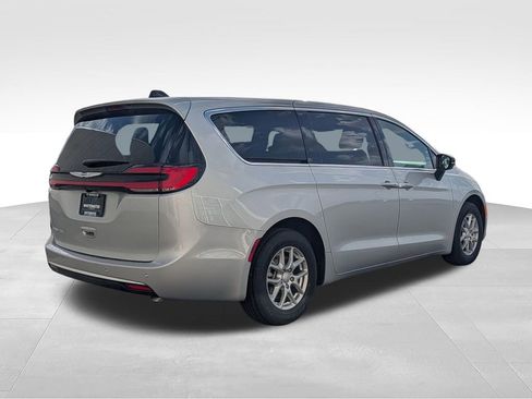 New 2026 Chrysler Pacifica Select FWD image 2