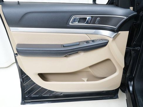 Used 2017 Ford Explorer XLT w/ Equipment Group 201A image 34