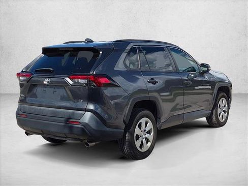 Used 2019 Toyota RAV4 LE FWD image 2