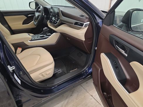 Used 2022 Toyota Highlander XLE image 5